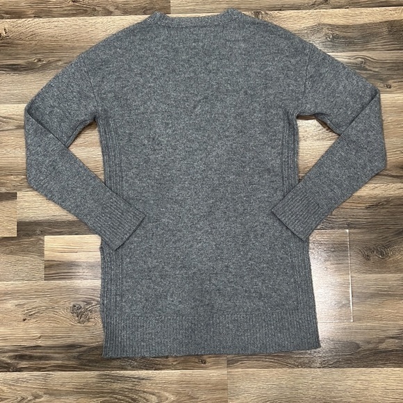 Saks Fifth Avenue Women’s Small Gray Crewneck Cashmere Sweater - Picture 2 of 7